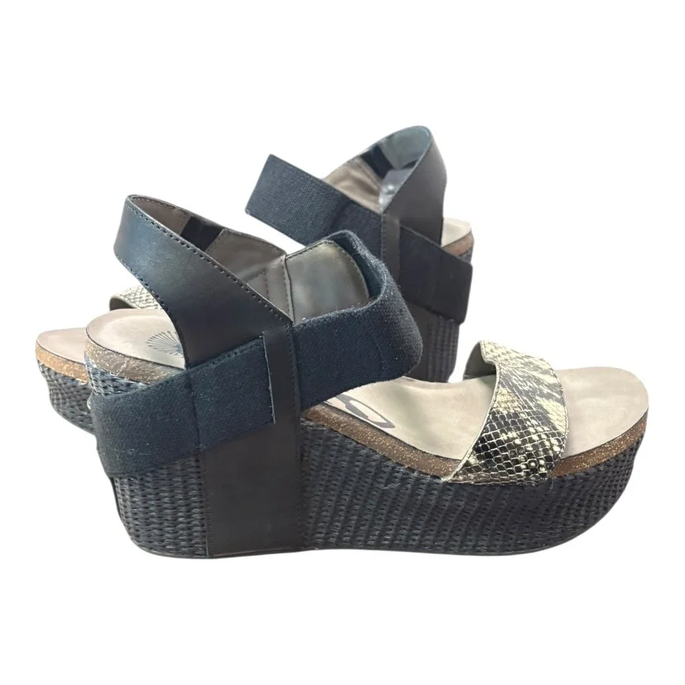 OTBT Bushnell sz‎ 10 Wedge Snake Embossed Leather Heels Sandals EUC